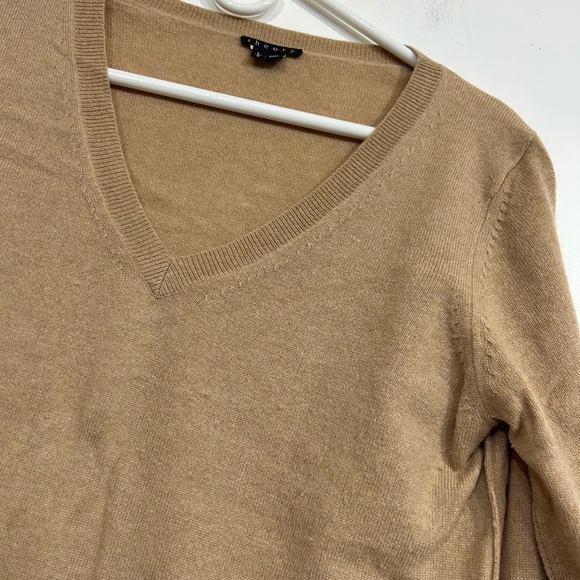 Theory V-neck Tan Sweater Women’s Size Large - Picture 2 of 5